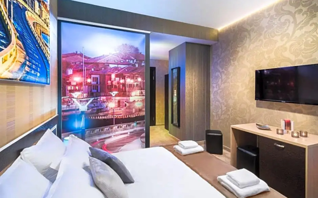 Central Point Boutique Hotel