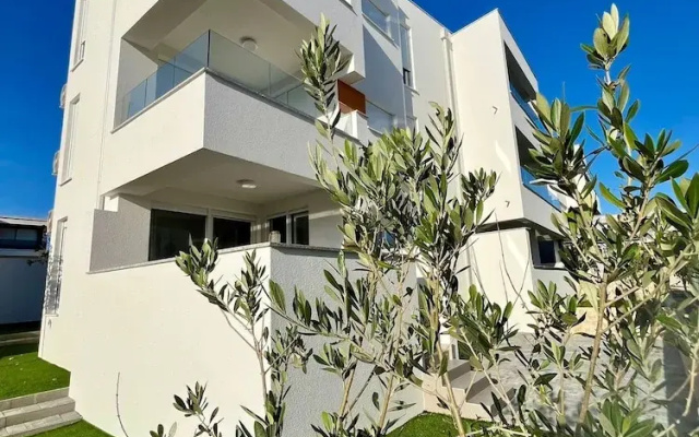 Salt & Stone-apartment with private pool