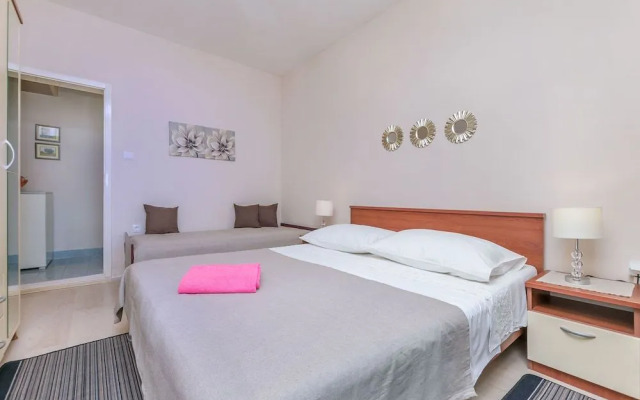 Apartment and Rooms Tatijana