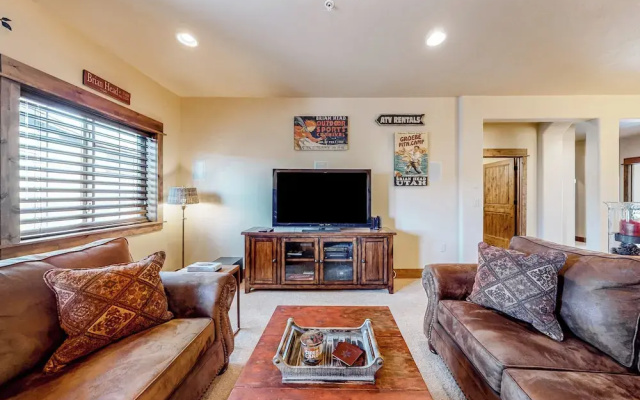 3BR w/ Balcony, Central AC & Deck
