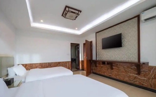 Junyue Business Hotel