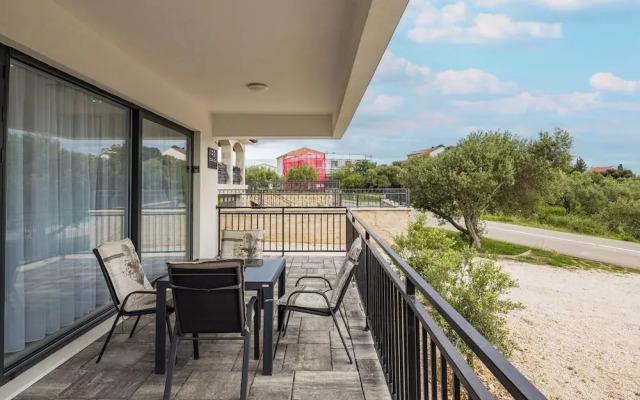 Modern Apartment, 300m From the Beach
