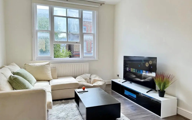 2bed Apartment-sleeps 4, Pets Ok & Balcony