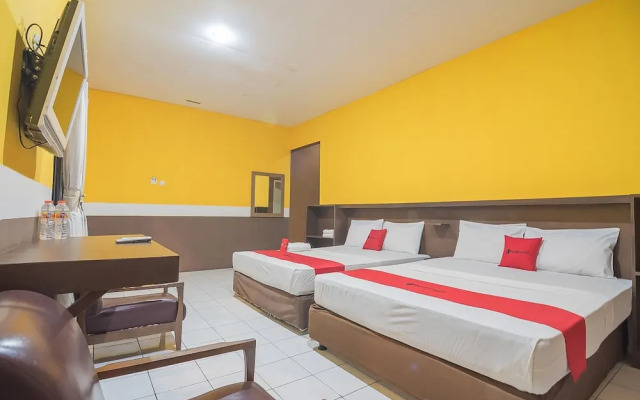 RedDoorz near Alun Alun Subang