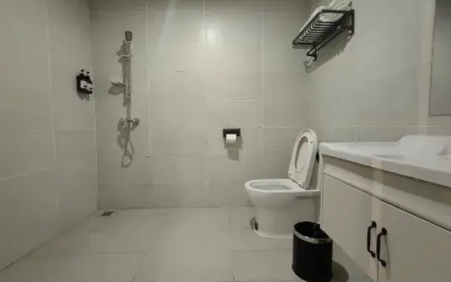 Shixing Huihuang Business Hotel