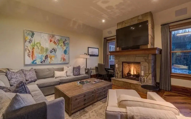 Lorian No 11 Condo
