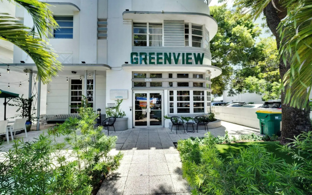 Greenview Hotel by Lowkl