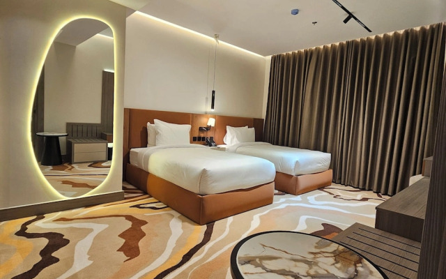Rich Lobby Hotel Hail