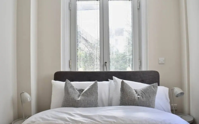 Spacious 4 Bedroom Flat in Central Brighton