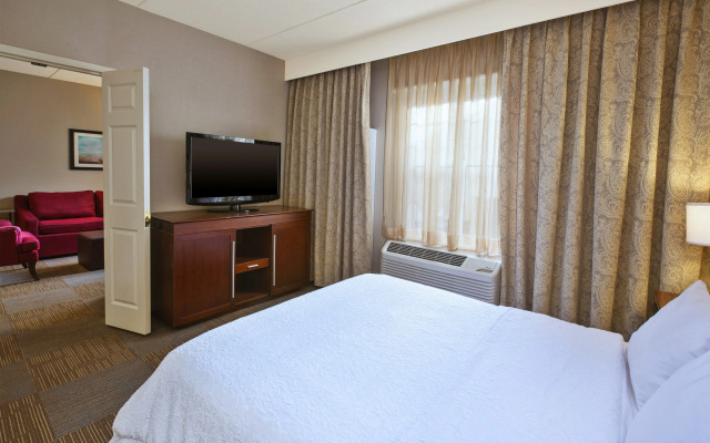 Hampton Inn & Suites Providence/Warwick-Airport