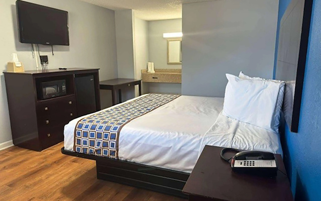 Super 8 by Wyndham Portsmouth - Norfolk