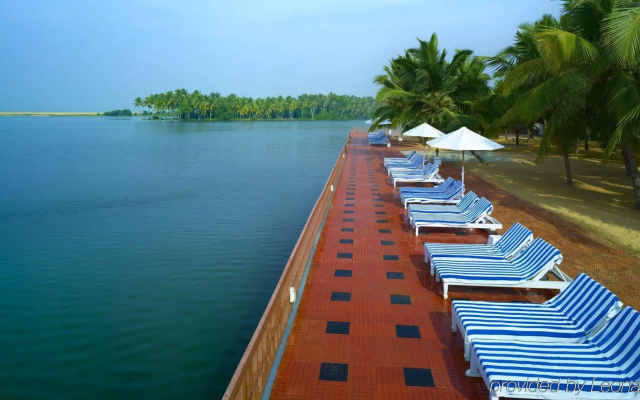 Estuary Sarovar Premiere , Poovar Island
