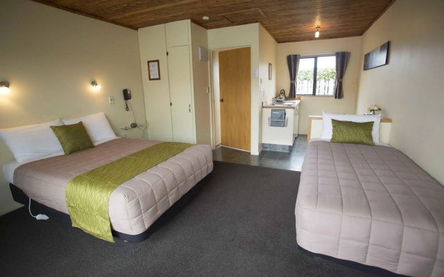 Pinewood Motels