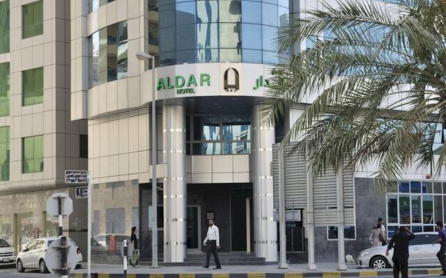 Отель Aldar Hotel ОАЭ, Шарджа - 5 отзывов об отеле, цены и фото номеров - забронировать отель Aldar Hotel онлайн вид на фасад