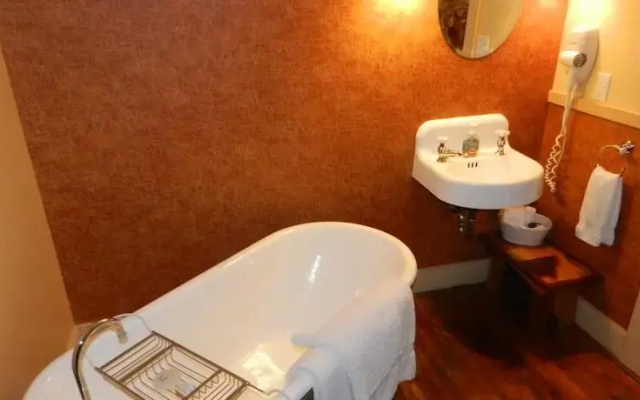 Schiller Guest Suites