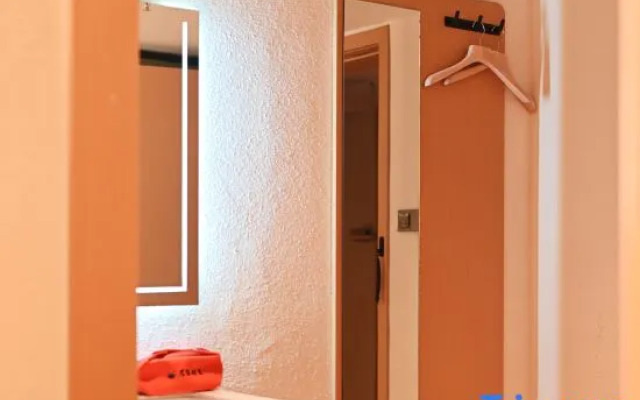 Tonmao Elf Hotel