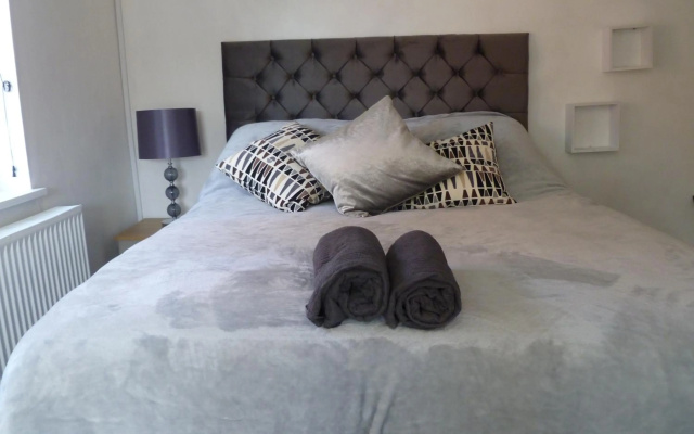 Cosy and Peaceful Maisonette with Terrace, Kidderminster