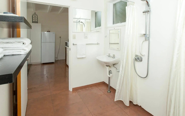 Marina Court Motel