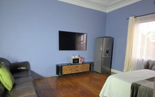 DreamWest Living Guesthouse