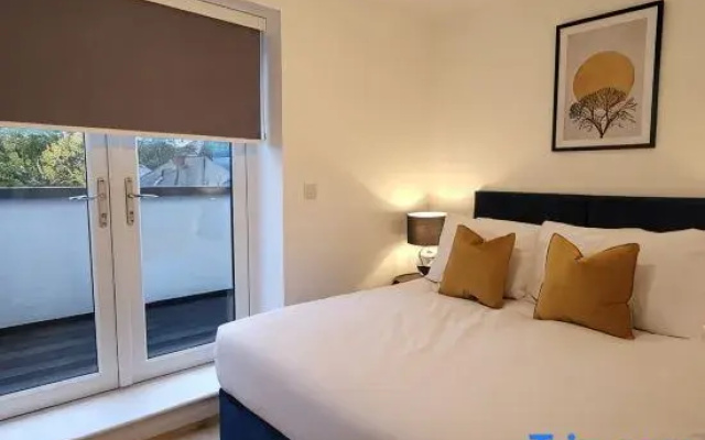 Hybrid Resi - Mitcham Close to Tooting and Wimbledon
