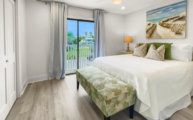 Seacrest - 6 - 2 Br townhouse by RedAwning