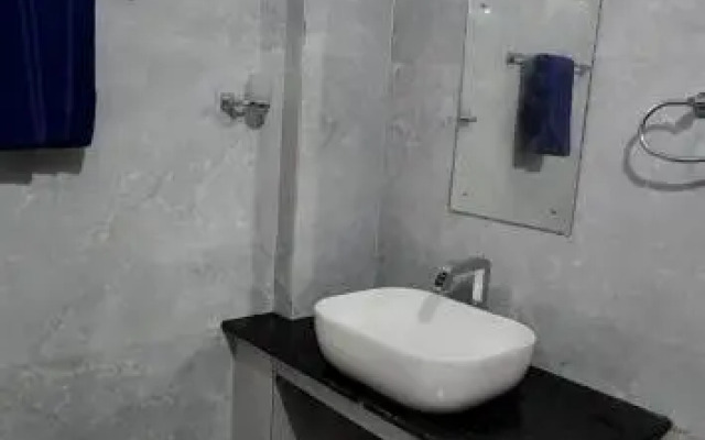 Individual house 500m from beach