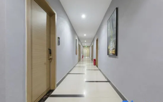 Star Hotel (Yichun Middle School)