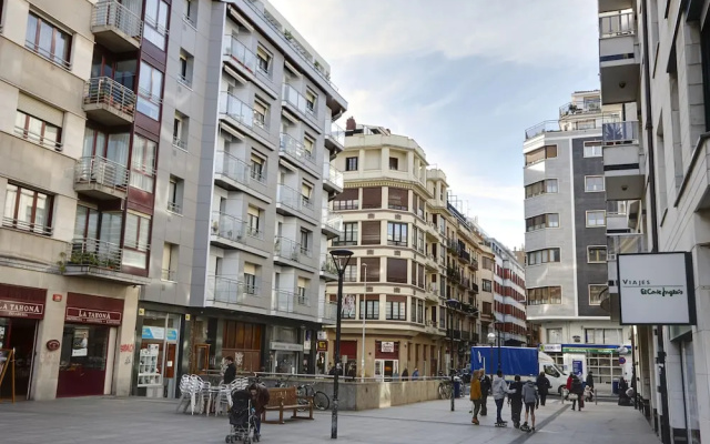 Zurriola Beach 1 Apartment by FeelFree Rentals