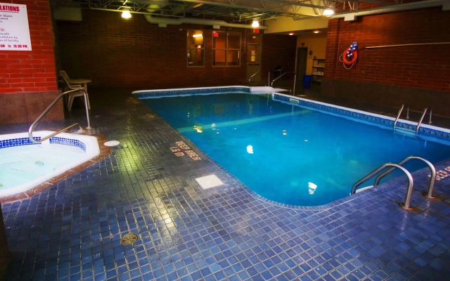Elkwater Lake Lodge