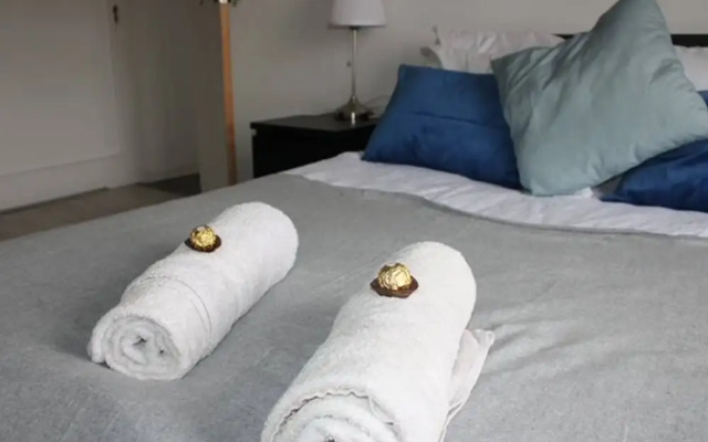 Central Wimbledon Stay! Free Parking & Fast Wifi, Long Stays Welcome!