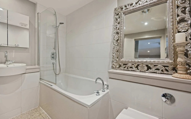 Sleek 2BD Flat W/terrace - 2 Mins From Farringdon!
