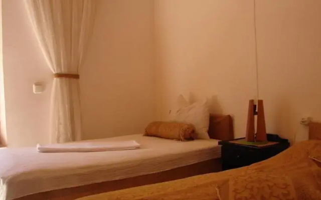 Hellios Inn
