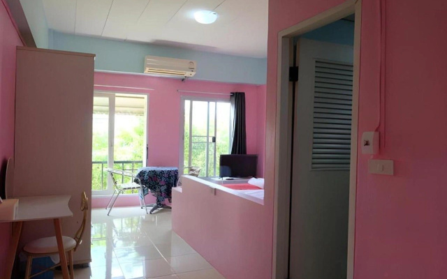 OYO 75429 '101 Place Navanakorm'