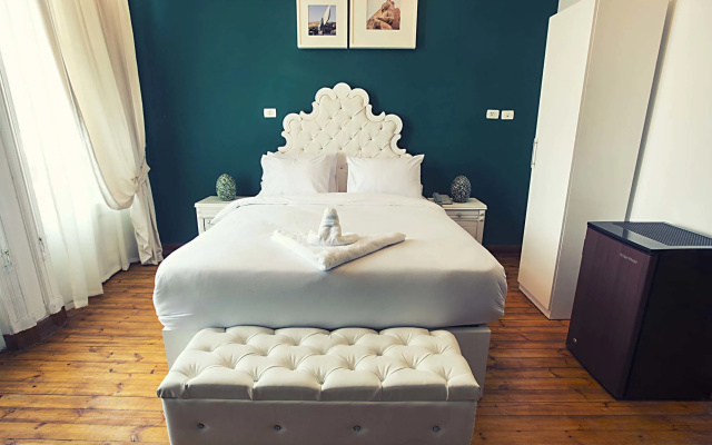 Tahrir Plaza Suites