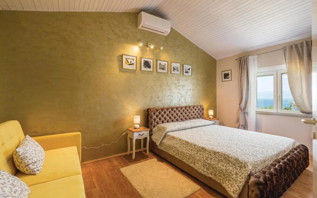 Amazing Home in Ravni with Hot Tub, WiFi & 1 Bedrooms