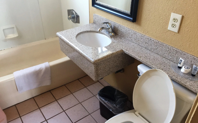 Pacific Inn & Suites