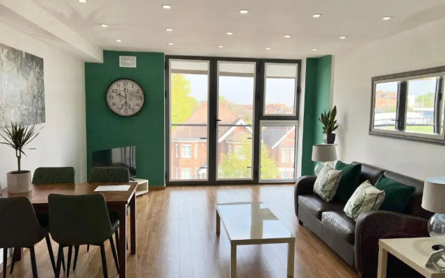 Castle Quarter Apartment with Free on site Parking