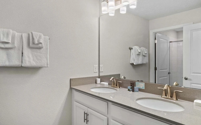 Comfy Townhome 8 Min to Disney!