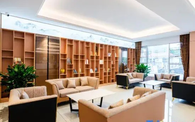 Starway Hotel (Wuxi Lingshan Scenic Spot)