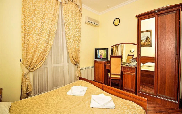 Green Plaza Hotel
