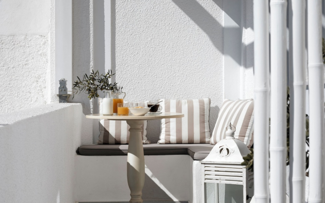 Santorini Roses Suites