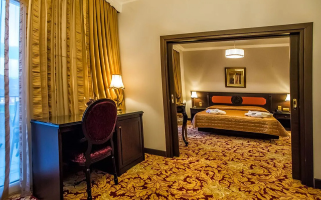 Kouros Hotel