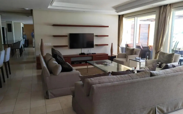 Unique 3 Bedroom in V A Waterfront
