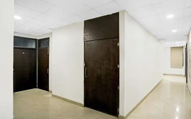 Collection O 75497 Agniv Residency