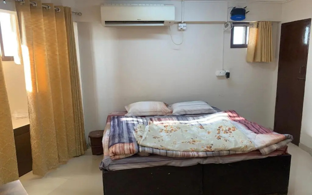 Kamil’s Studio Apartment