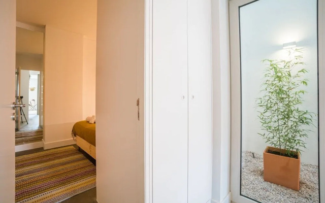 Wood Wall & Garden Apartment