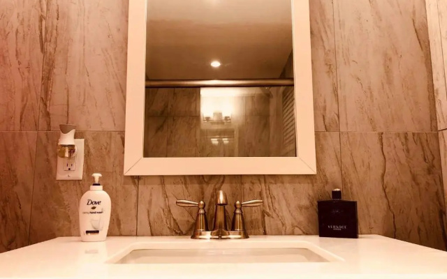 Elegant Marble Suite #6