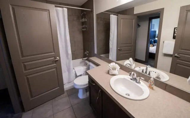Bright Apartment Facing Pool Area #423