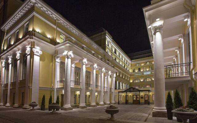 Эрмитаж - официальная гостиница государственного музея вид на фасад
