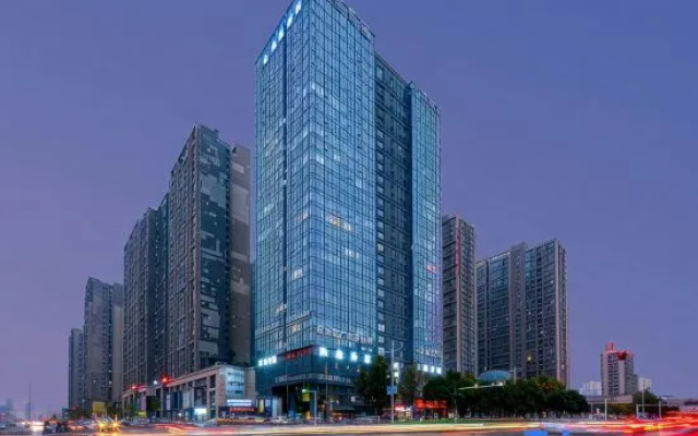 QIANNA HOTEL(Zhongyuan International Expo Center Fenghuangtai Subway Station)